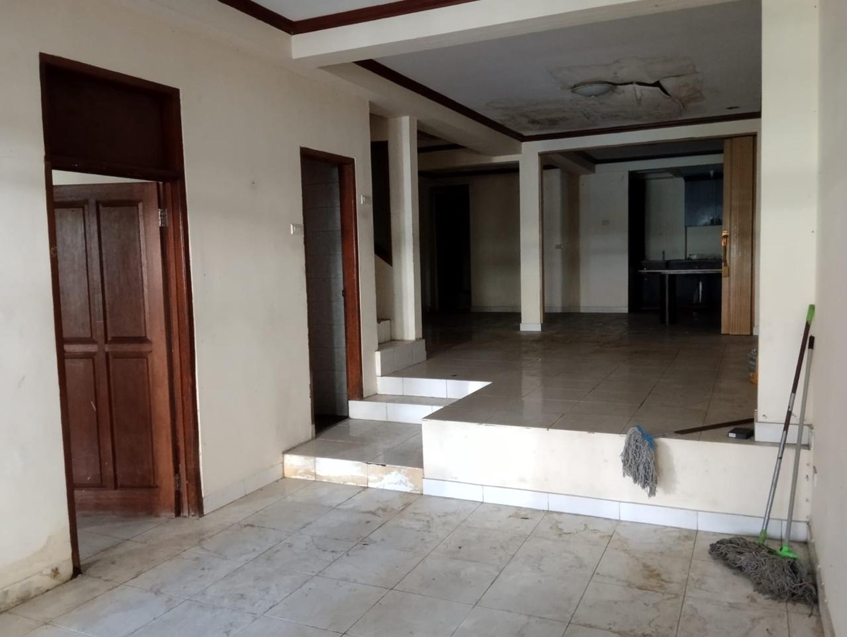 Rumah di Jakarta Selatan 2 Lantai Siap Huni dengan Hunian Nyaman dan Asri sudah SHM