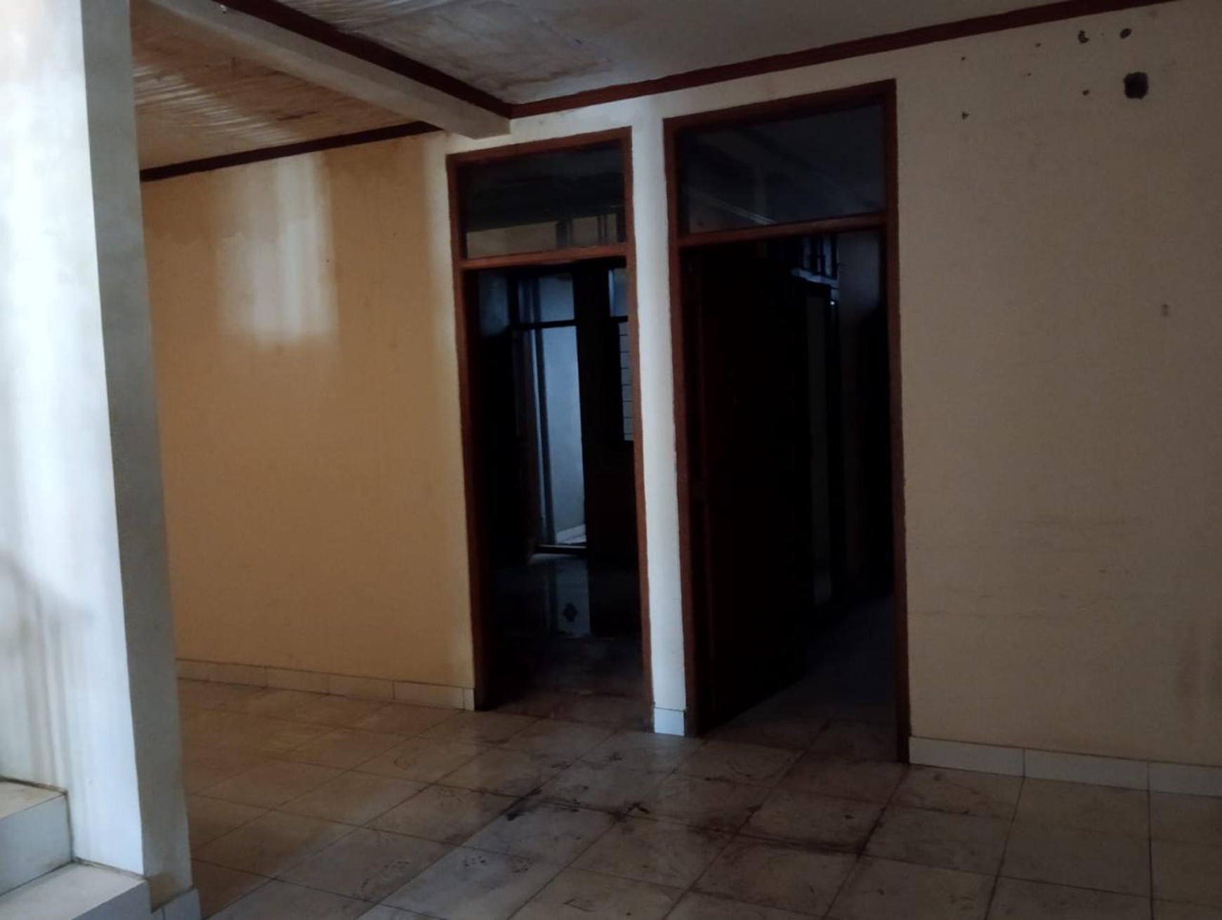 Rumah di Jakarta Selatan 2 Lantai Siap Huni dengan Hunian Nyaman dan Asri sudah SHM