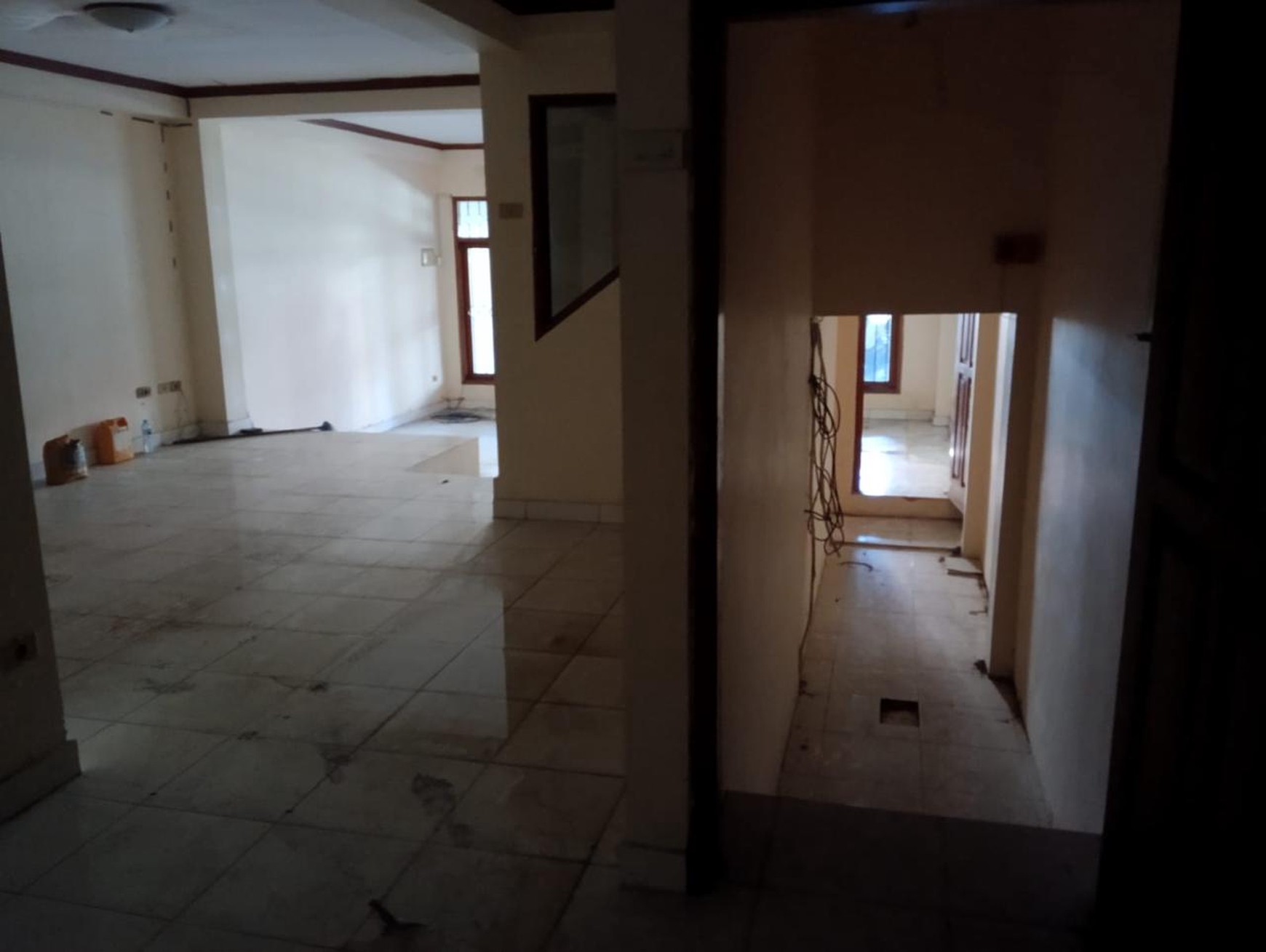 Rumah di Jakarta Selatan 2 Lantai Siap Huni dengan Hunian Nyaman dan Asri sudah SHM