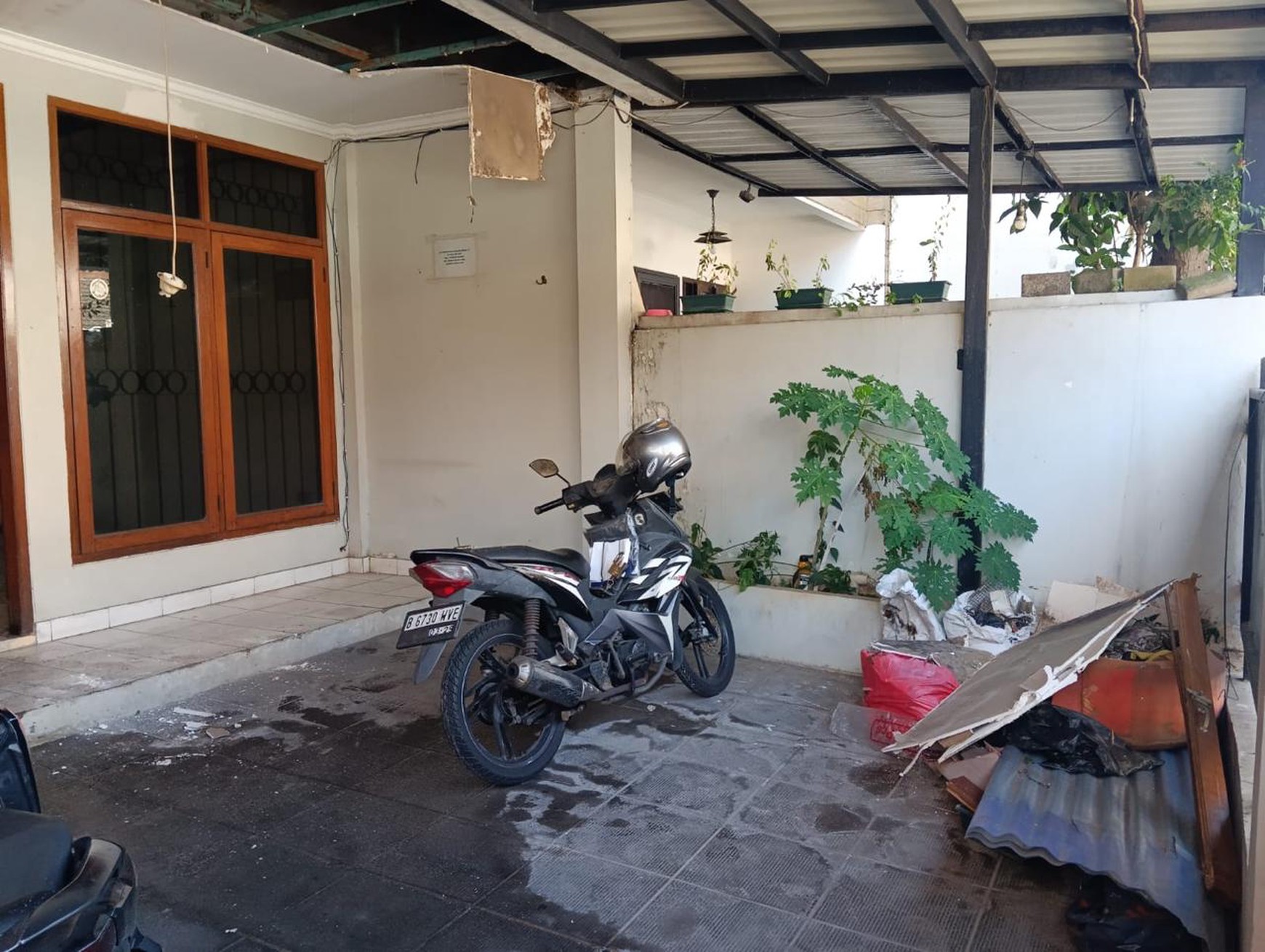 Rumah di Jakarta Selatan 2 Lantai Siap Huni dengan Hunian Nyaman dan Asri sudah SHM