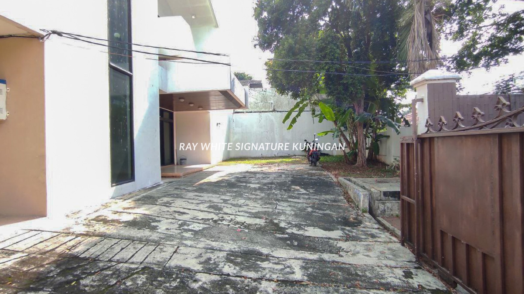 Dijual Rumah Lama 2 Lantai di Kawasan Elite Jl Bangka