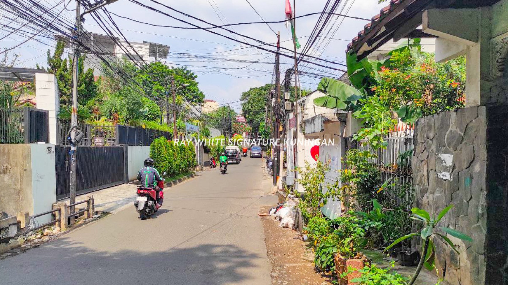 Dijual Rumah Lama 2 Lantai di Kawasan Elite Jl Bangka