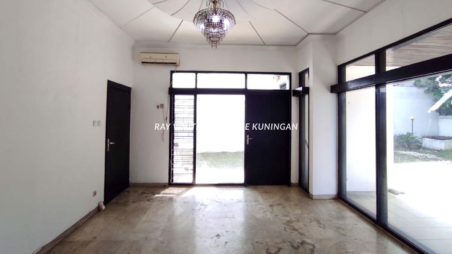 Dijual Rumah Lama 2 Lantai di Kawasan Elite Jl Bangka