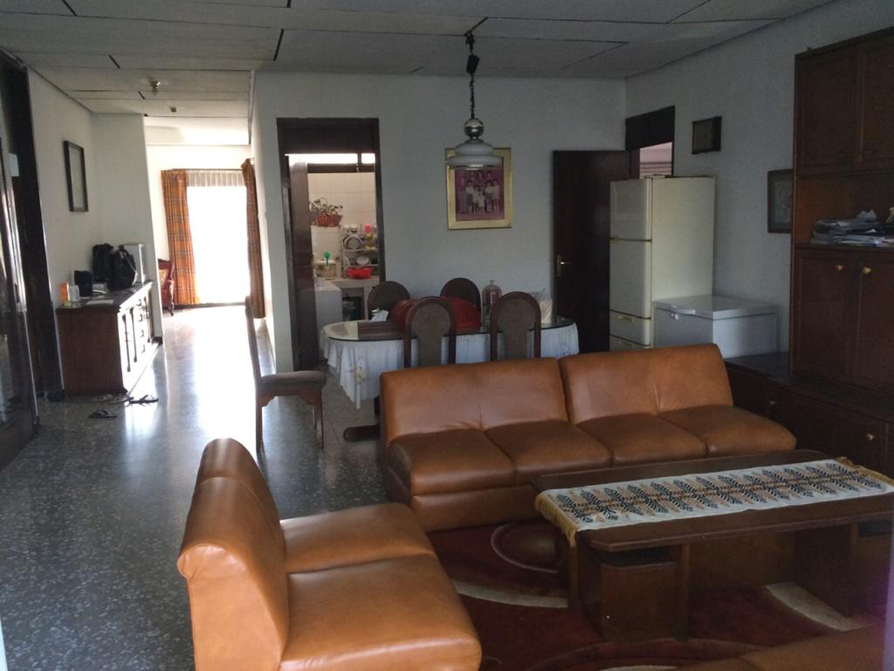RUMAH VINTAGE EXLUSIVE 2 LANTAI DI TENGAH KOTA NYAMAN UNTUK TEMPAT TINGGAL ATAU COCOK UNTUK CAFE