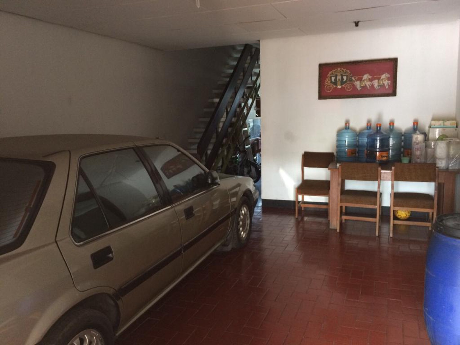 RUMAH VINTAGE EXLUSIVE 2 LANTAI DI TENGAH KOTA NYAMAN UNTUK TEMPAT TINGGAL ATAU COCOK UNTUK CAFE