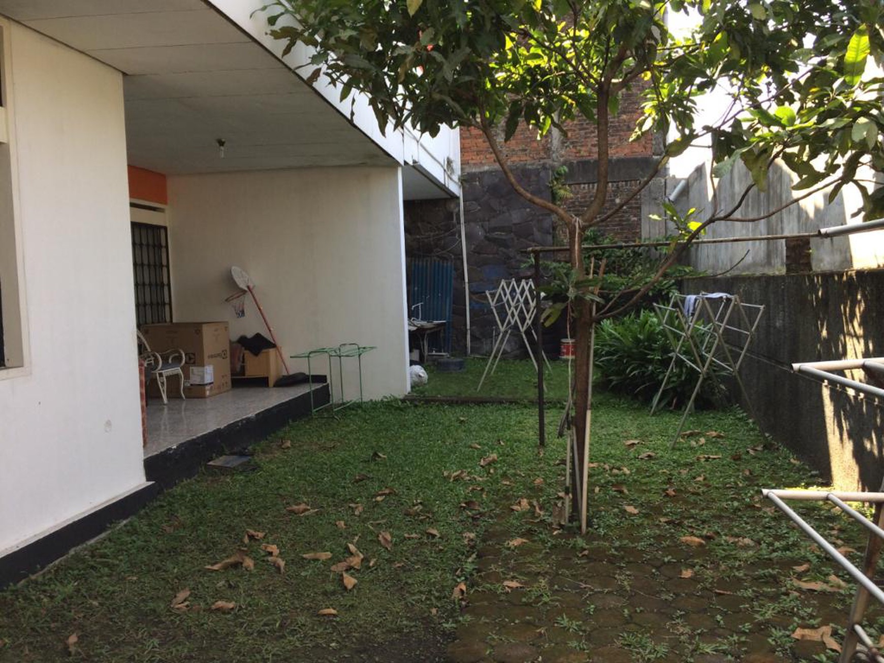RUMAH VINTAGE EXLUSIVE 2 LANTAI DI TENGAH KOTA NYAMAN UNTUK TEMPAT TINGGAL ATAU COCOK UNTUK CAFE