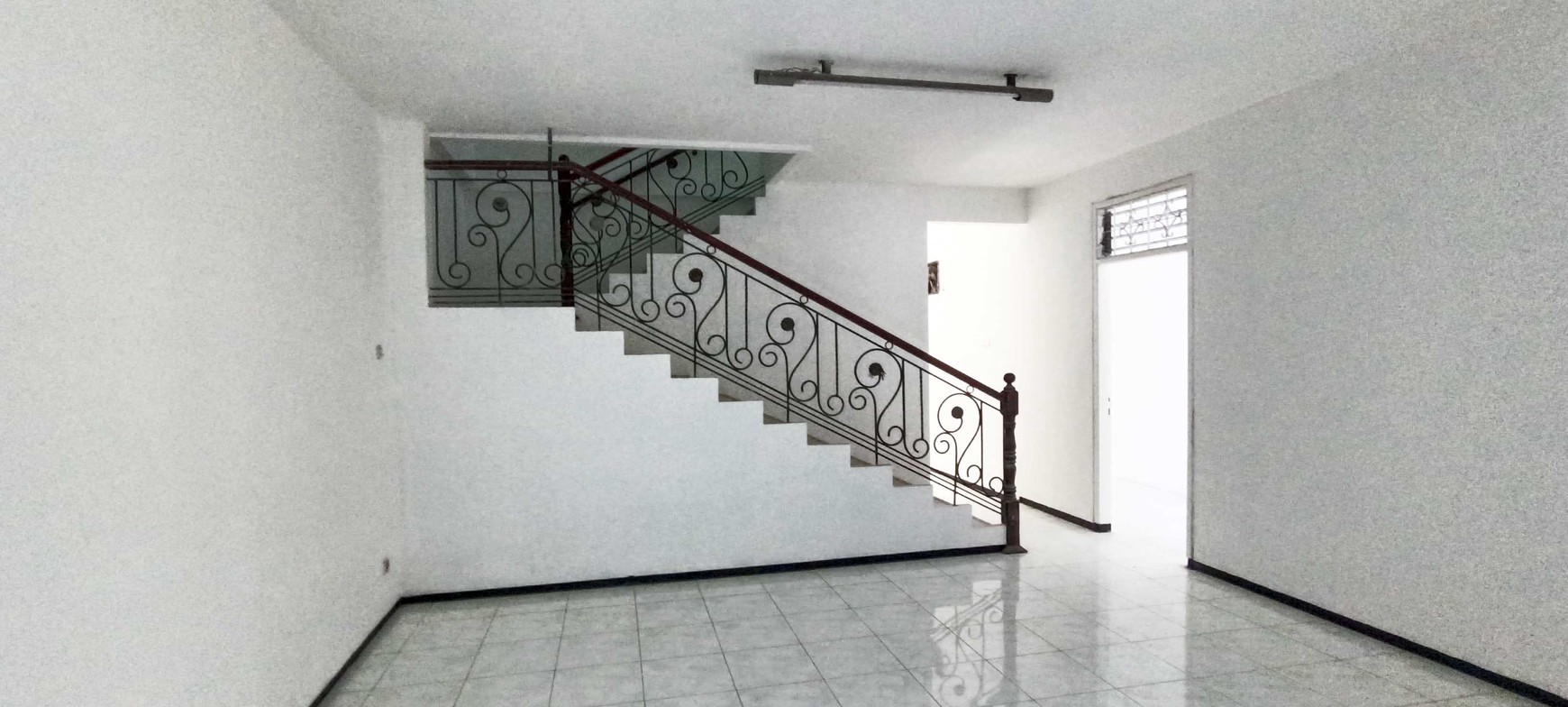 Kantor di Jl. Ahmad Jais Surabaya, Lokasi Strategis Pusat Kota, Cocok untuk Kantor / Gudang