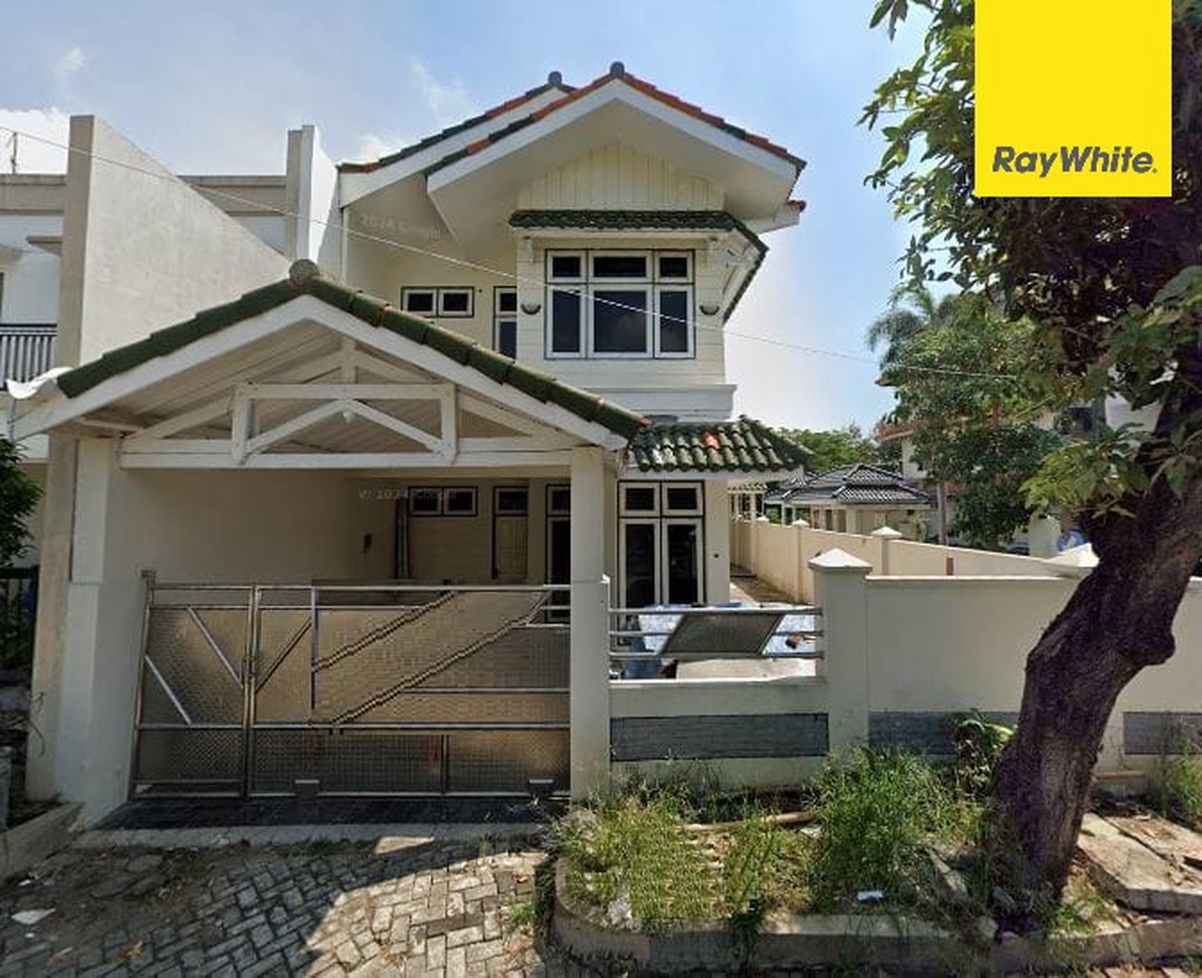 Disewakan Rumah 2 lantai di Graha indah Gayung Kebonsari Surabaya