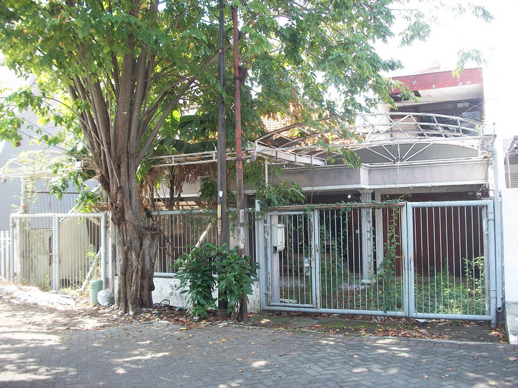 Rumah di Manyar Tirtomoyo Surabaya Timur, SHM, Hadap Barat