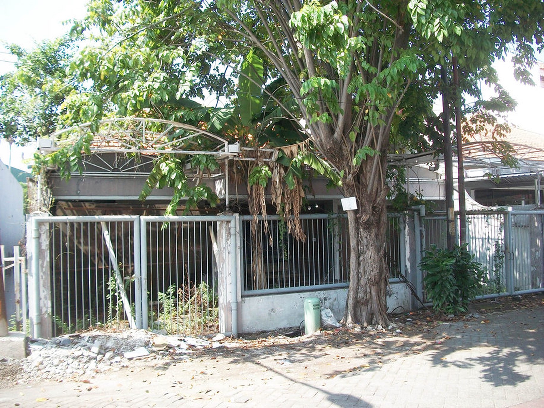 Rumah di Manyar Tirtomoyo Surabaya Timur, SHM, Hadap Barat