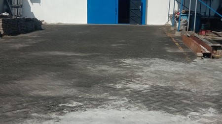Gudang siap pakai, jalan kembar Wiyung, 2 lantai luas 1100 m2
