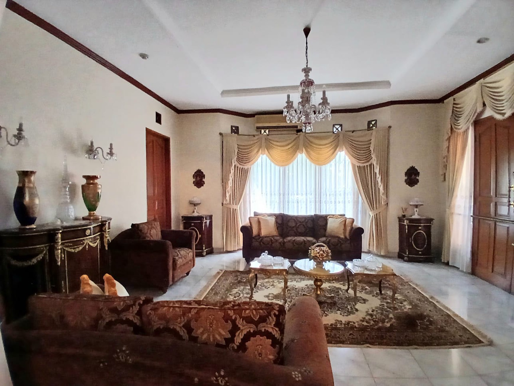 Dijual rumah di taman cilandak 2 tingkat di dalam komplek ,jalan kaki ke MRT Fatmawati