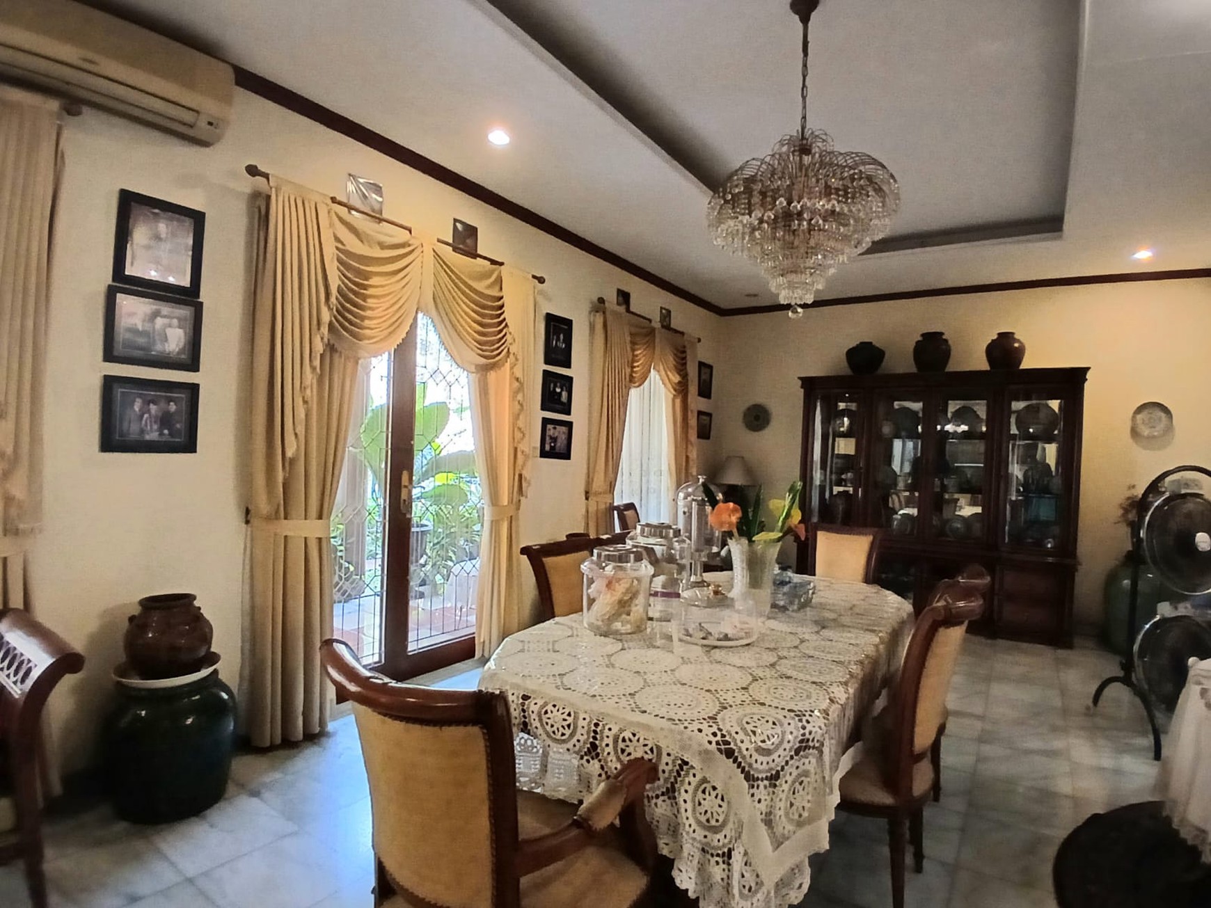 Dijual rumah di taman cilandak 2 tingkat di dalam komplek ,jalan kaki ke MRT Fatmawati