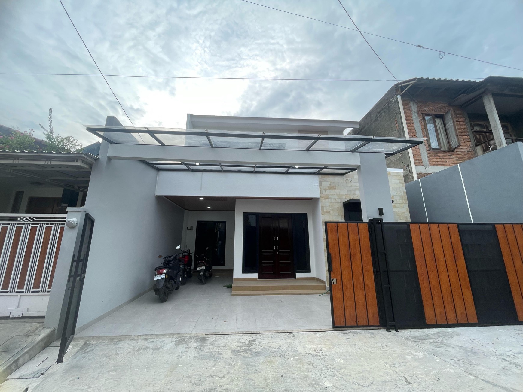 Rumah Bagus Siap Huni Perum Housing Molek Jatiwaringin Pondok Gede