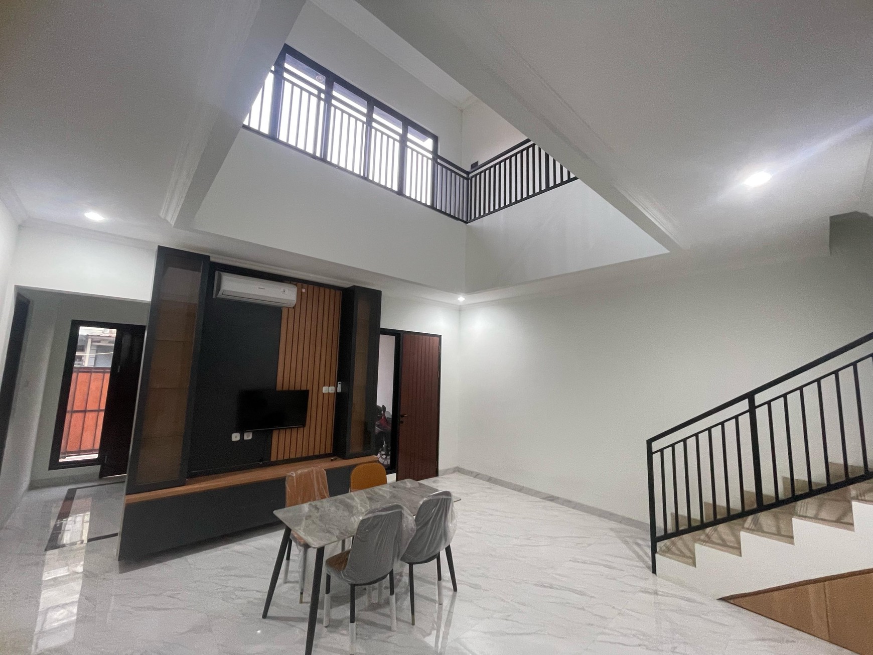 Rumah Bagus Siap Huni Perum Housing Molek Jatiwaringin Pondok Gede