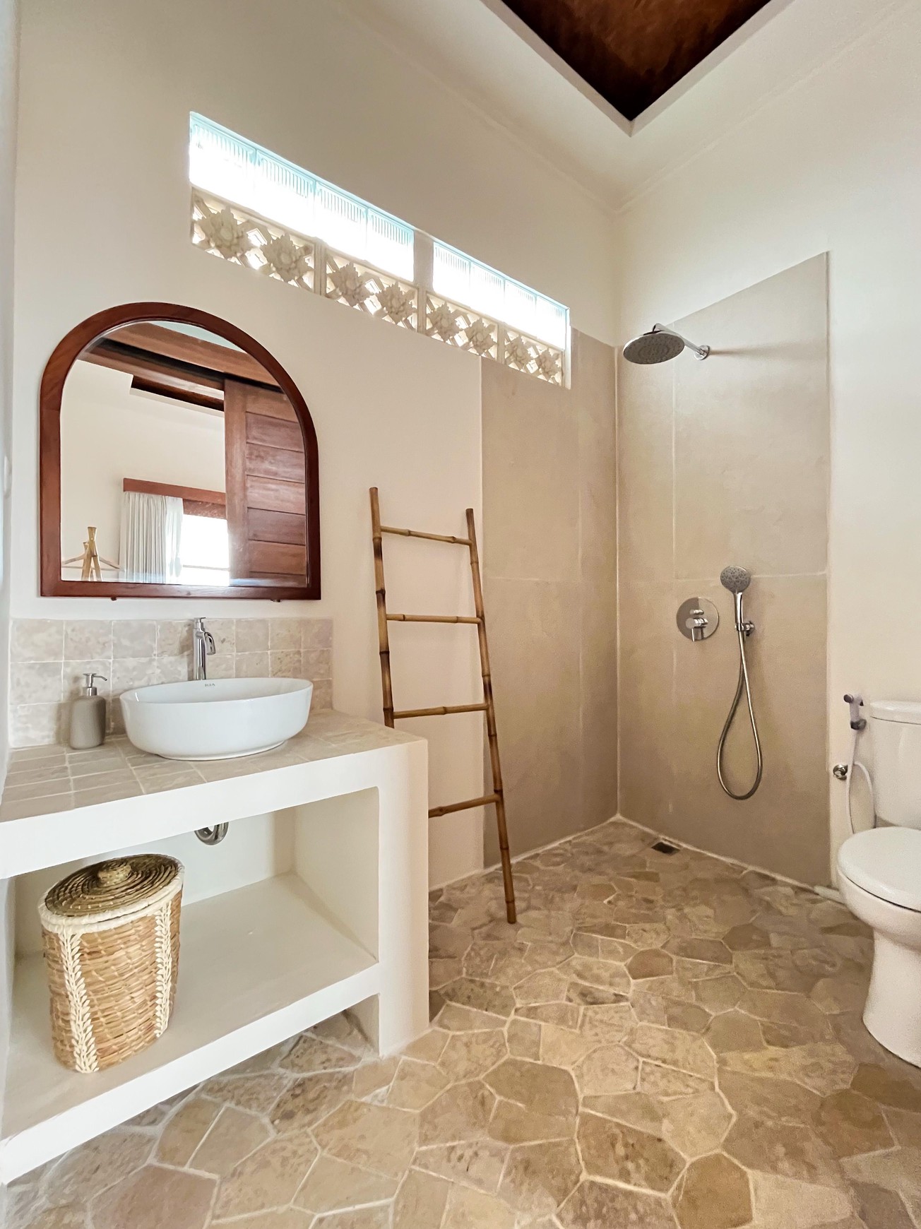 5 bedroom villa in Berawa,Canggu