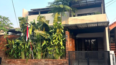 Rumah Semi Tropis  Fully Furnished di Bintaro Jaksel Siap Huni