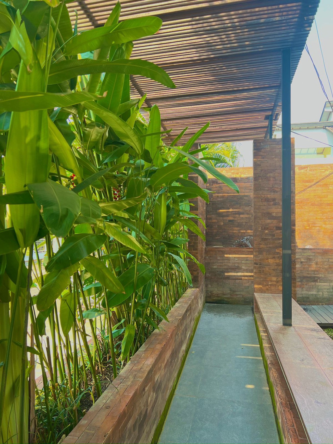 Rumah Semi Tropis  Fully Furnished di Bintaro Jaksel Siap Huni