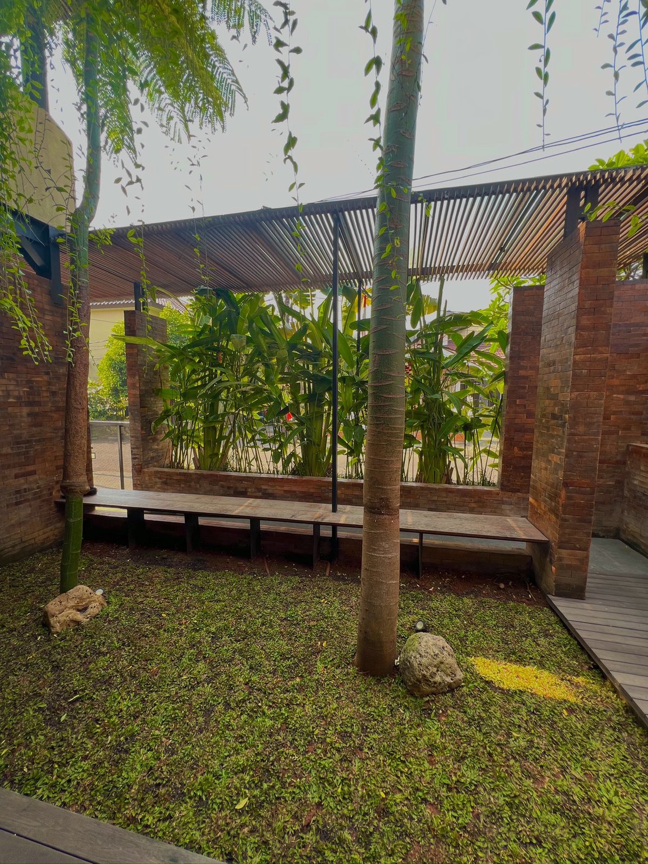 Rumah Semi Tropis  Fully Furnished di Bintaro Jaksel Siap Huni