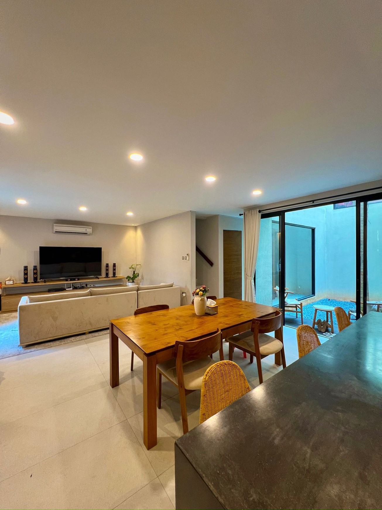 Rumah Semi Tropis  Fully Furnished di Bintaro Jaksel Siap Huni