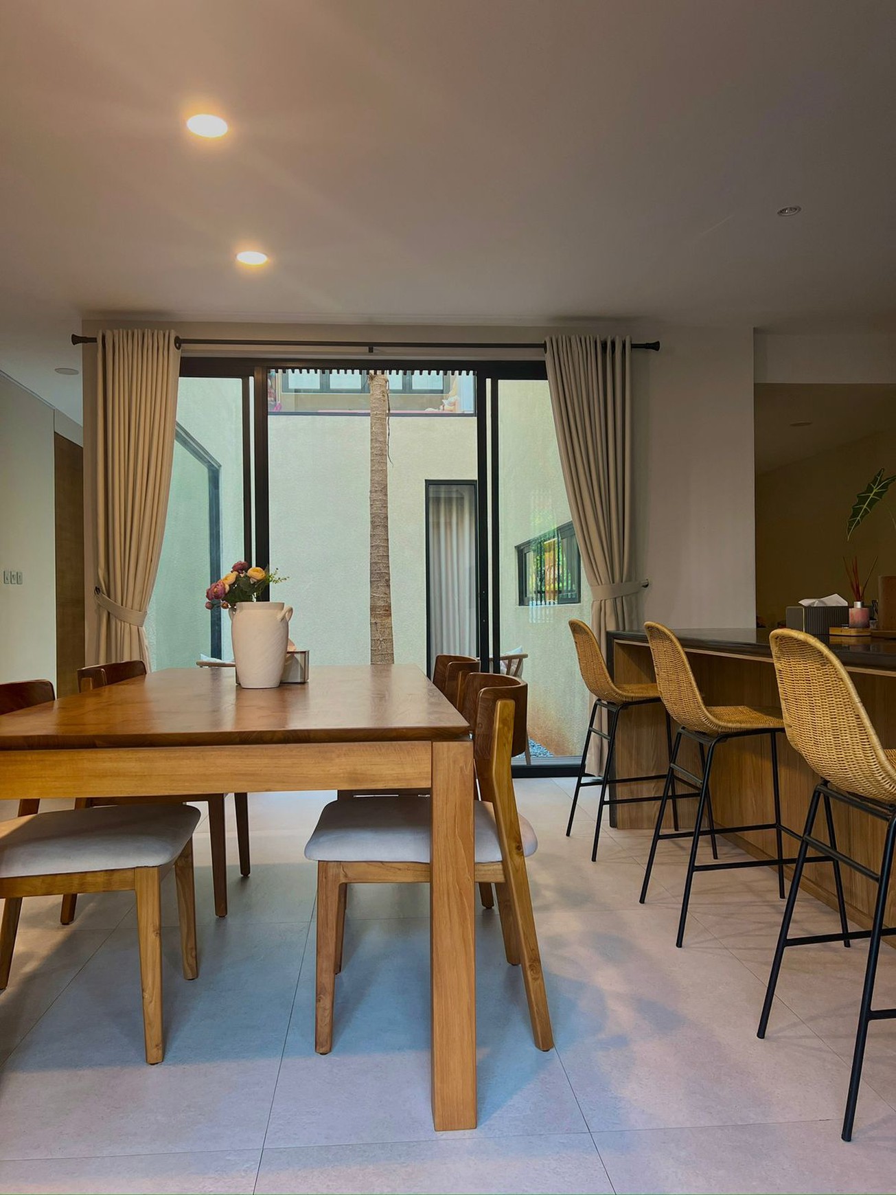 Rumah Semi Tropis  Fully Furnished di Bintaro Jaksel Siap Huni