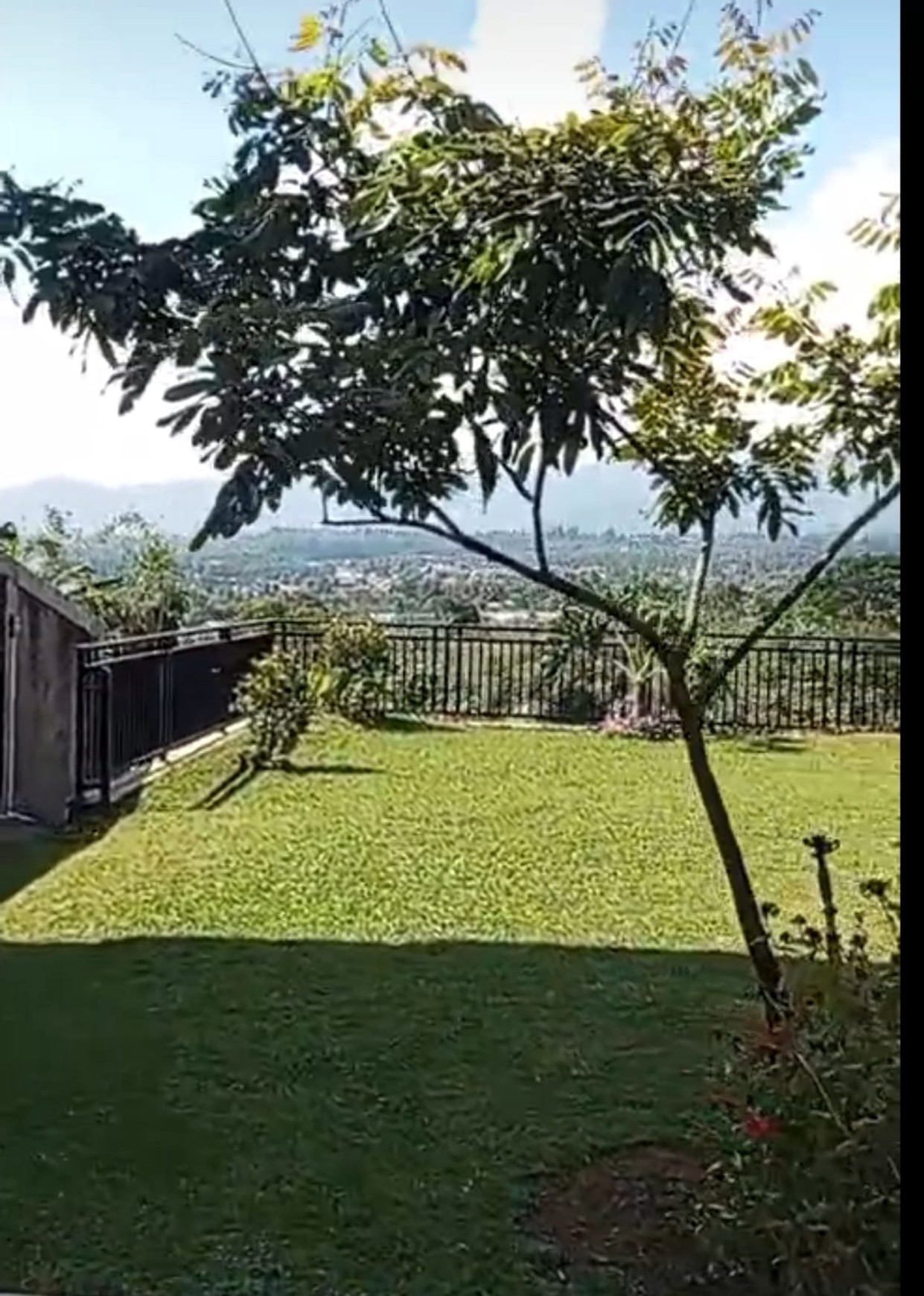 Dijual Villa Cantik dengan View Gunung, Rapih Siap Huni Di Mega Mendung Bogor