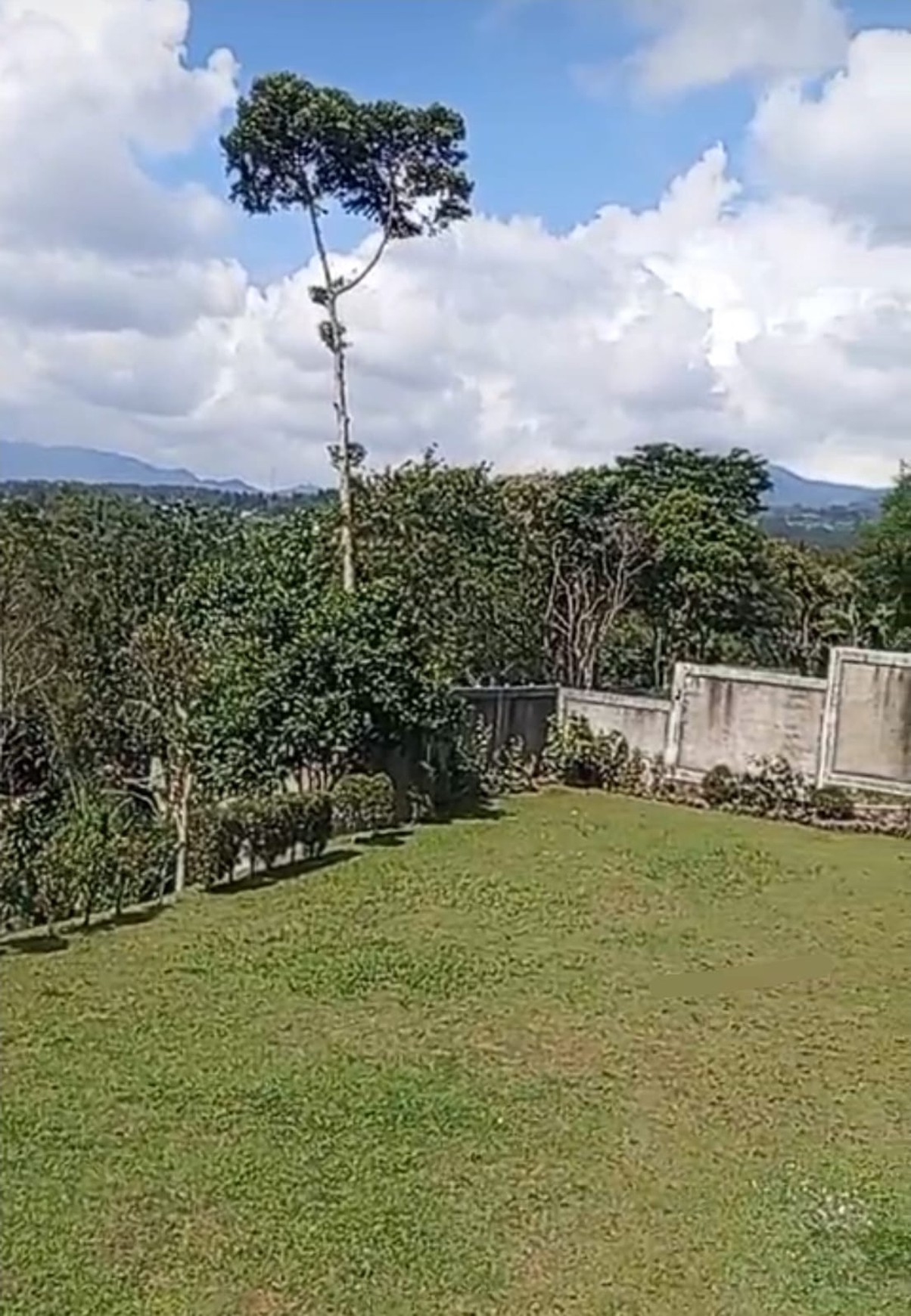 Dijual Villa Cantik dengan View Gunung, Rapih Siap Huni Di Mega Mendung Bogor
