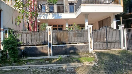 Rumah Hadap Barat Row Jalan Lebar Dalam Komplek di Rempoa 