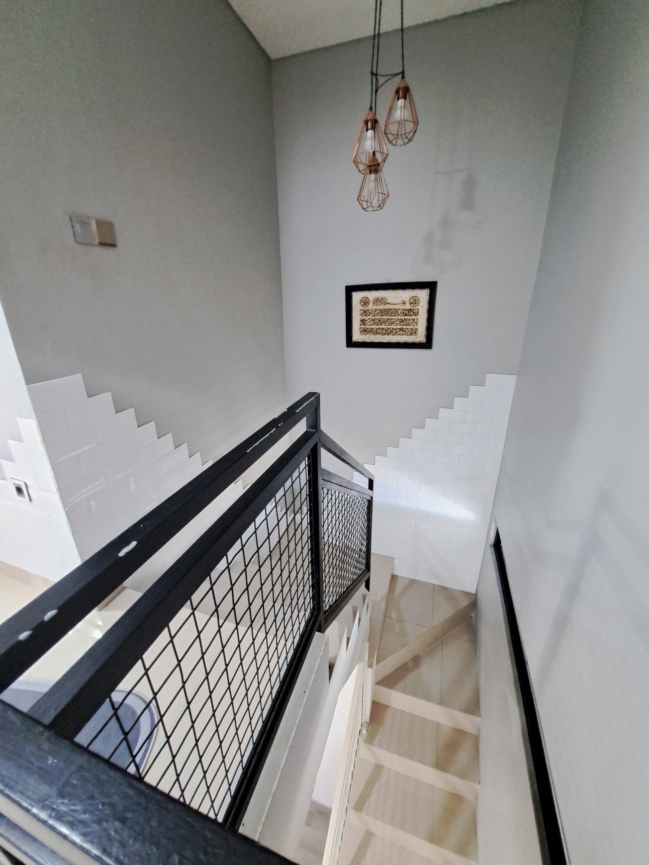 Rumah 2 Lantai Siap Huni Desain Bagus Dekat Tol  Limo Desari