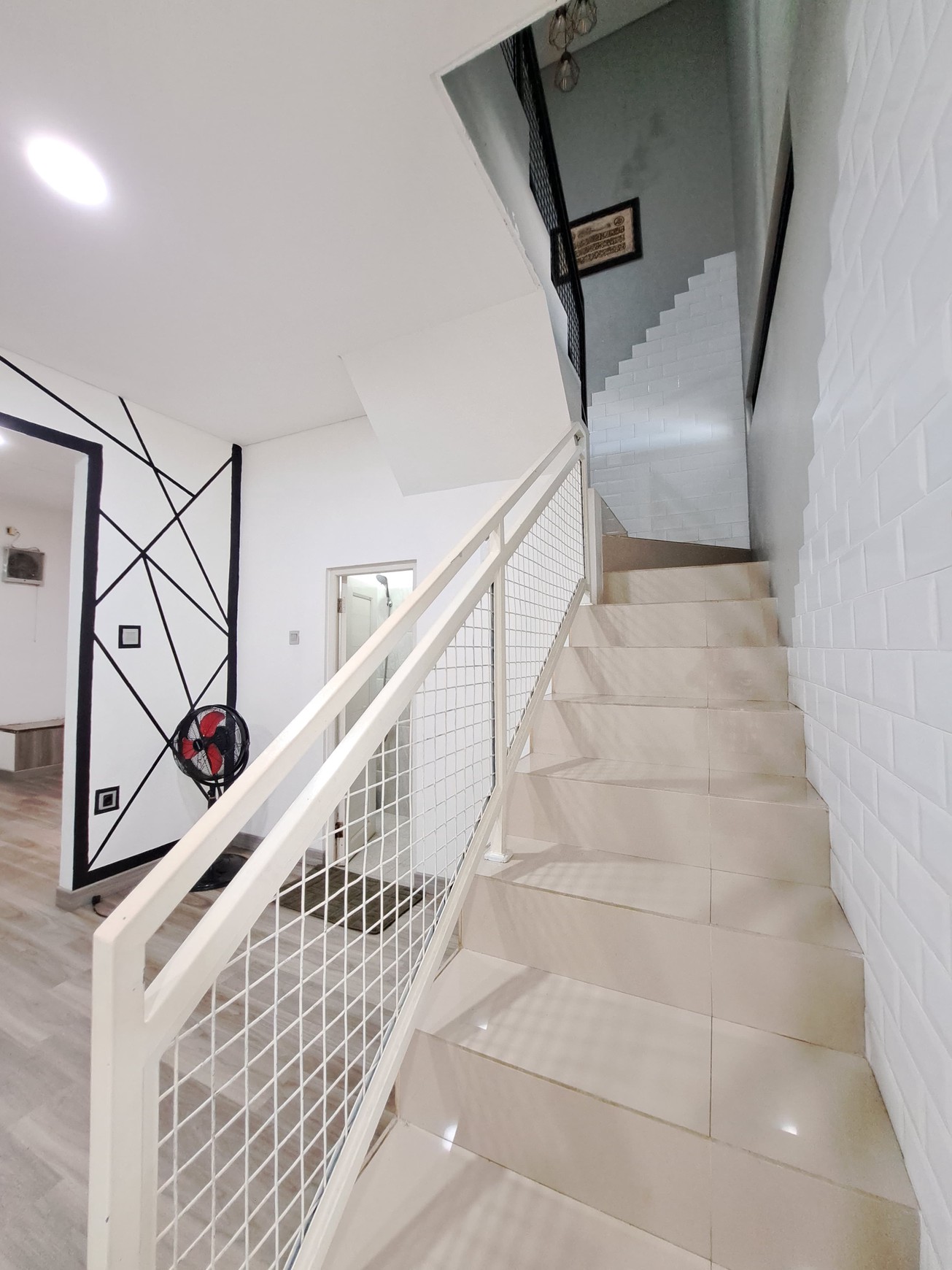 Rumah 2 Lantai Siap Huni Desain Bagus Dekat Tol  Limo Desari