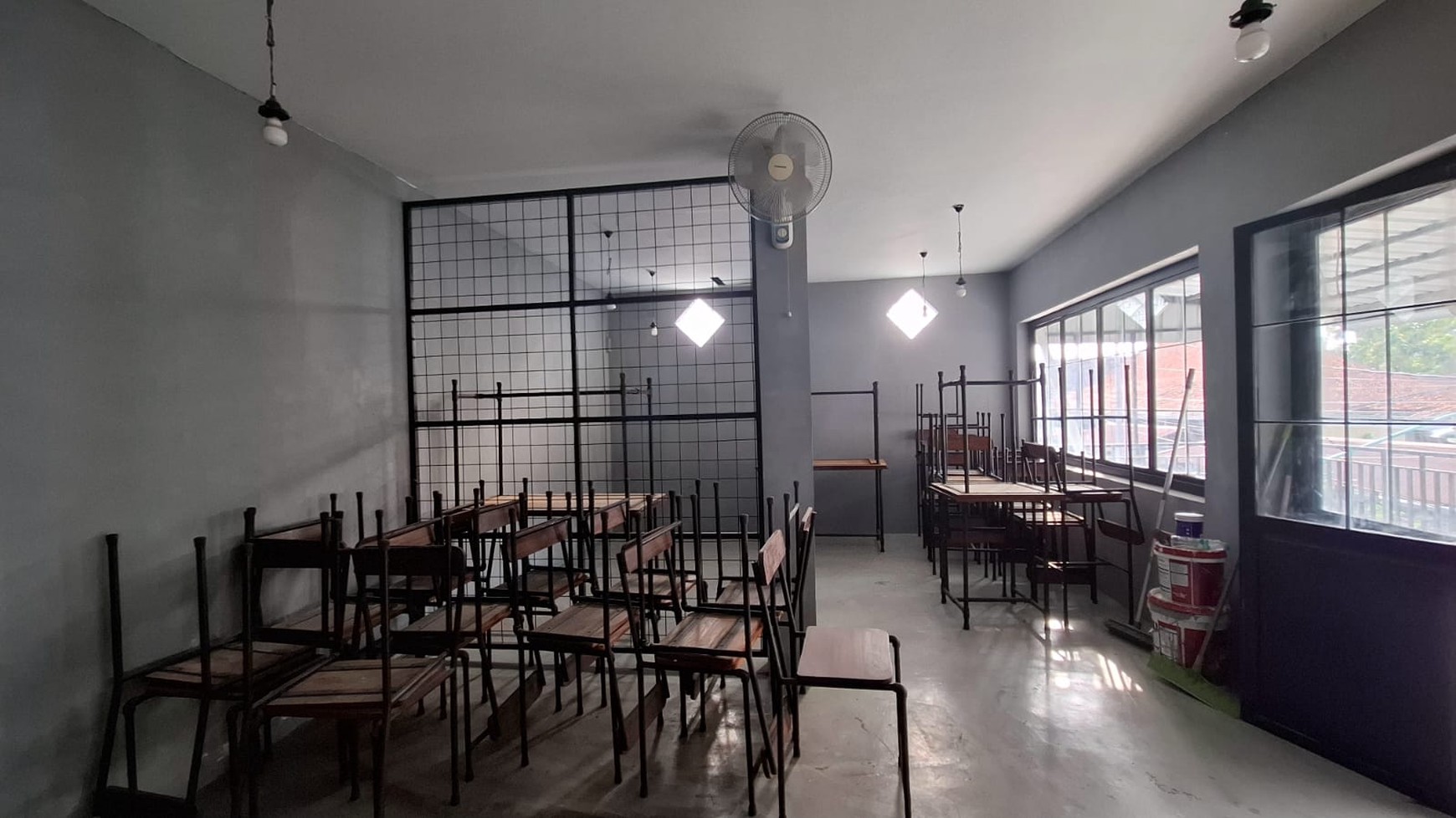 Ruang Usaha Cocok Untuk Cafe 2 Lantai Lokasi Strategis di Daerah Bugisan 