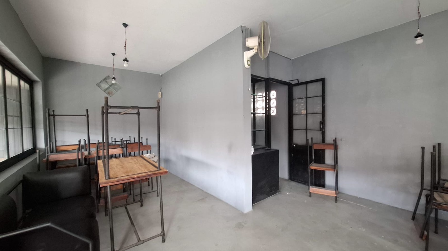 Ruang Usaha Cocok Untuk Cafe 2 Lantai Lokasi Strategis di Daerah Bugisan 