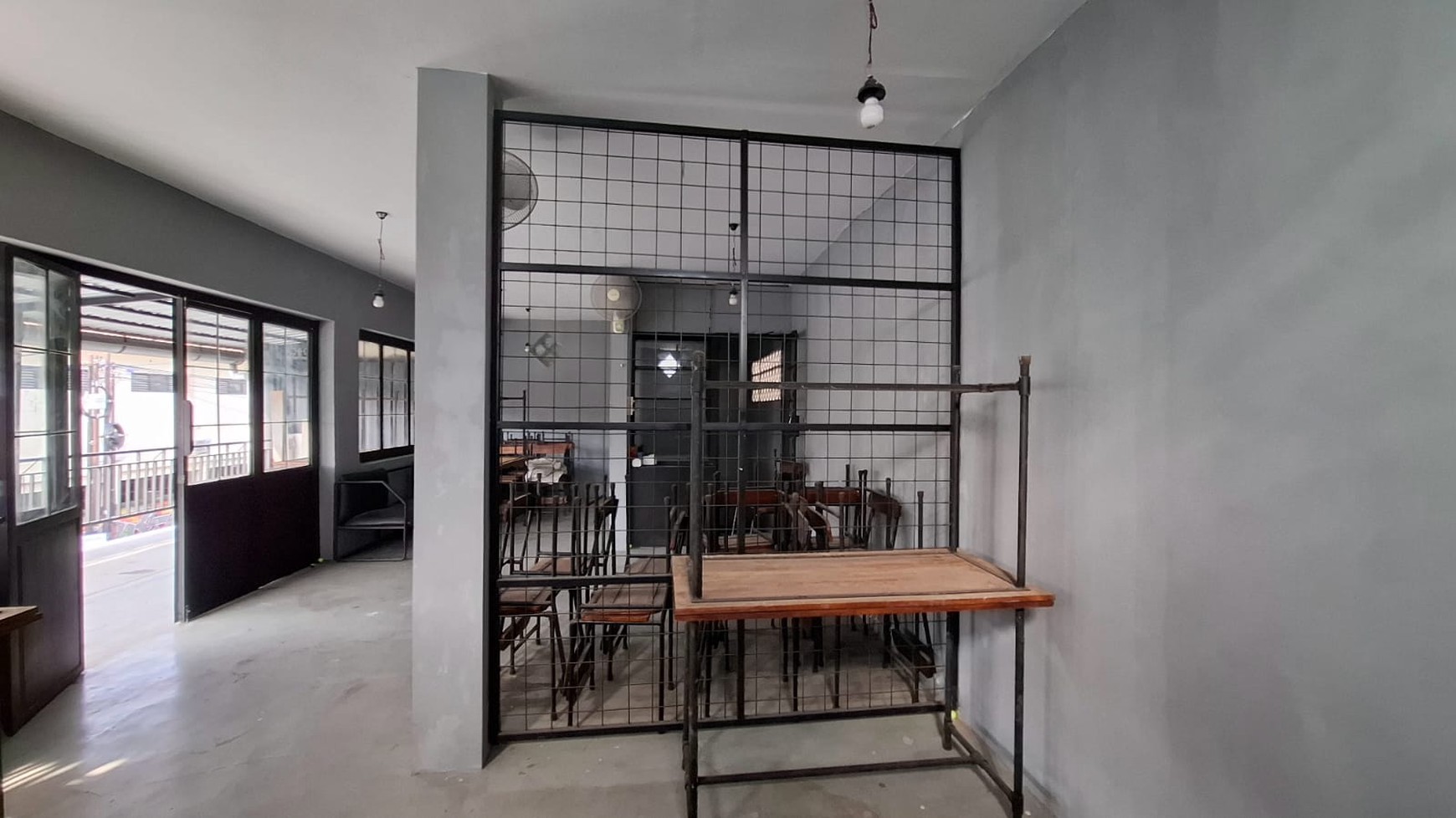 Ruang Usaha Cocok Untuk Cafe 2 Lantai Lokasi Strategis di Daerah Bugisan 