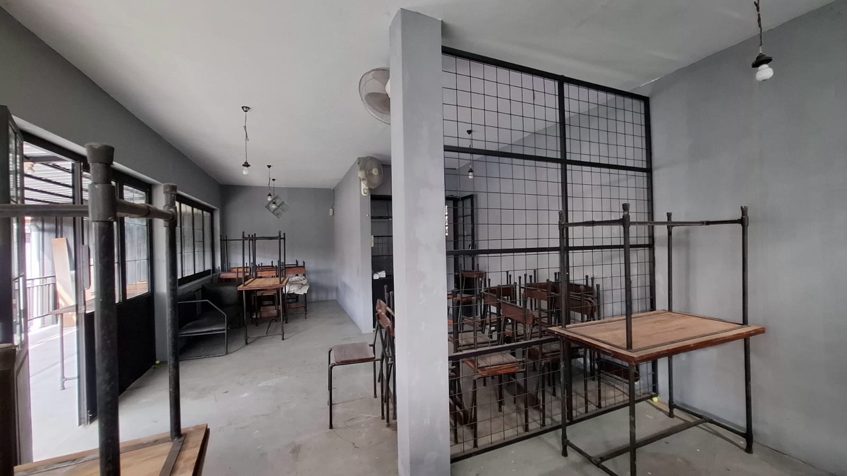 Ruang Usaha Cocok Untuk Cafe 2 Lantai Lokasi Strategis di Daerah Bugisan 