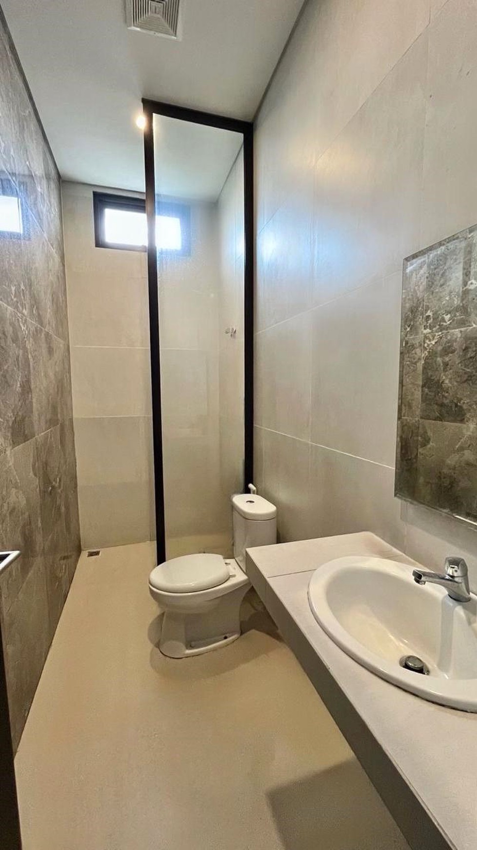 Hunian Stylish & Nyaman Siap Huni Luas 145 Hadap Timur