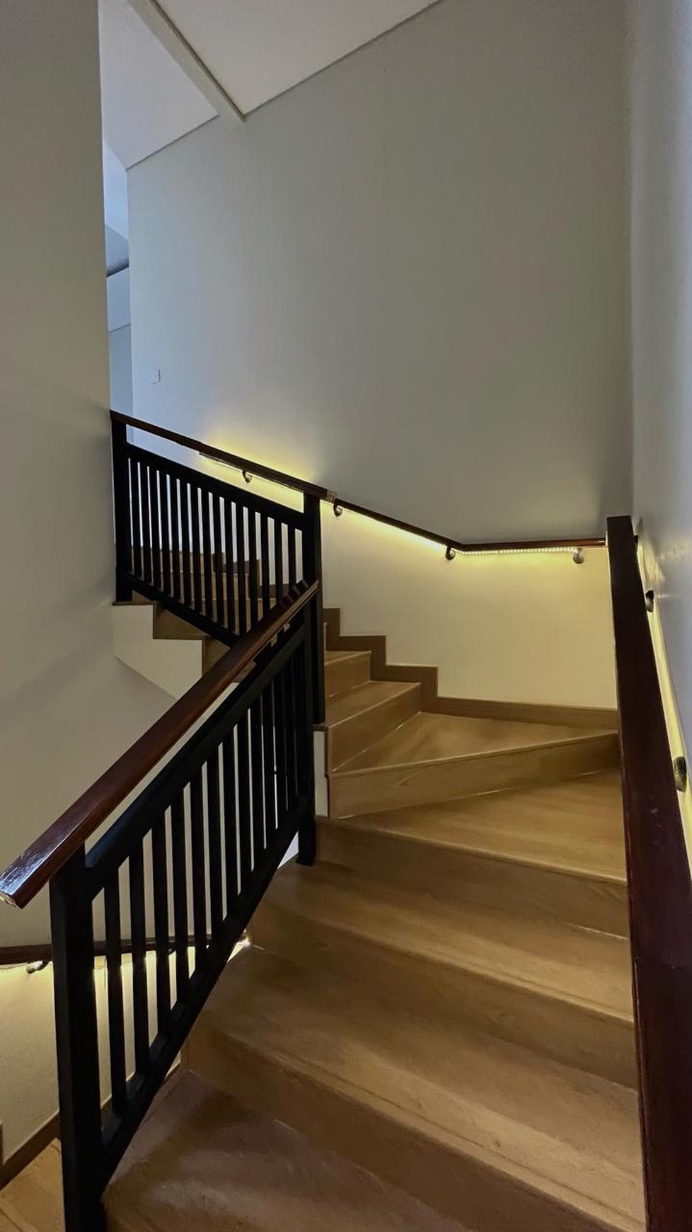 Hunian Stylish & Nyaman Siap Huni Luas 145 Hadap Timur