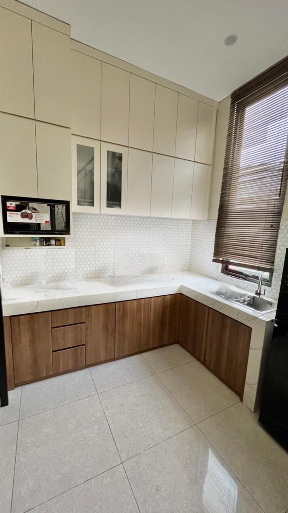 Hunian Stylish & Nyaman Siap Huni Luas 145 Hadap Timur