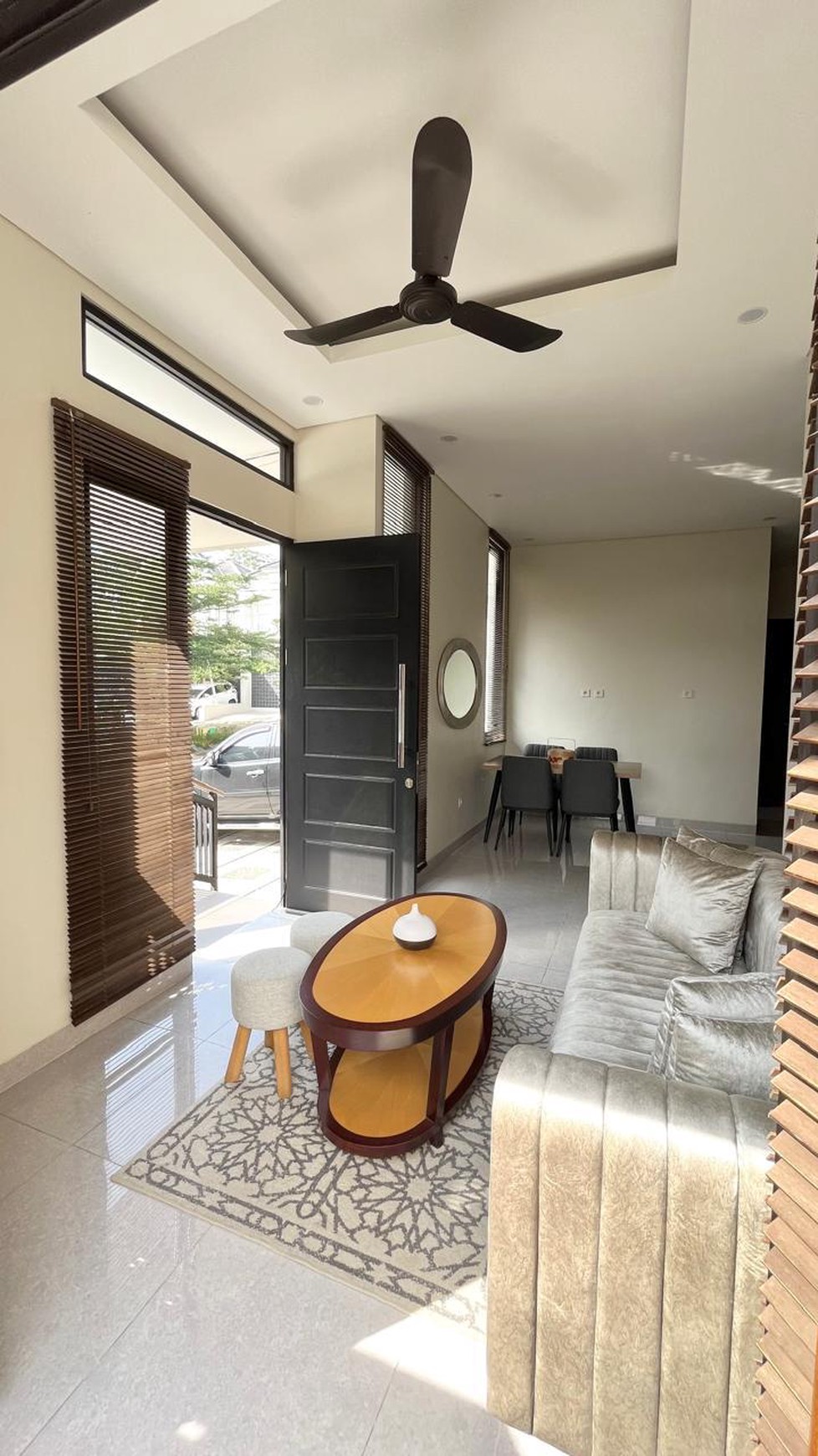 Hunian Stylish & Nyaman Siap Huni Luas 145 Hadap Timur