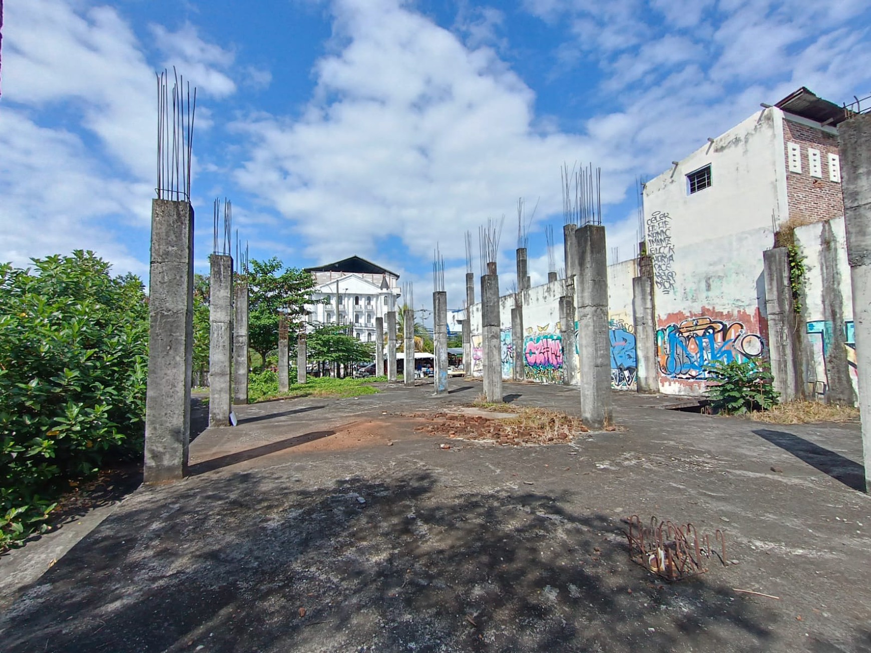 Tanah Dan Bangunan Strategis Di Jalan Laksda Adisucipto Dekat Hyarta dan Transmart Maguwo Depok Sleman