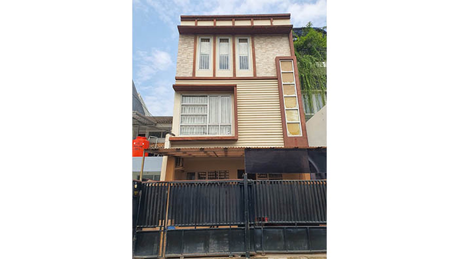 Rumah Janur Kuning, jalan lebar, favorit Kelapa Gading
