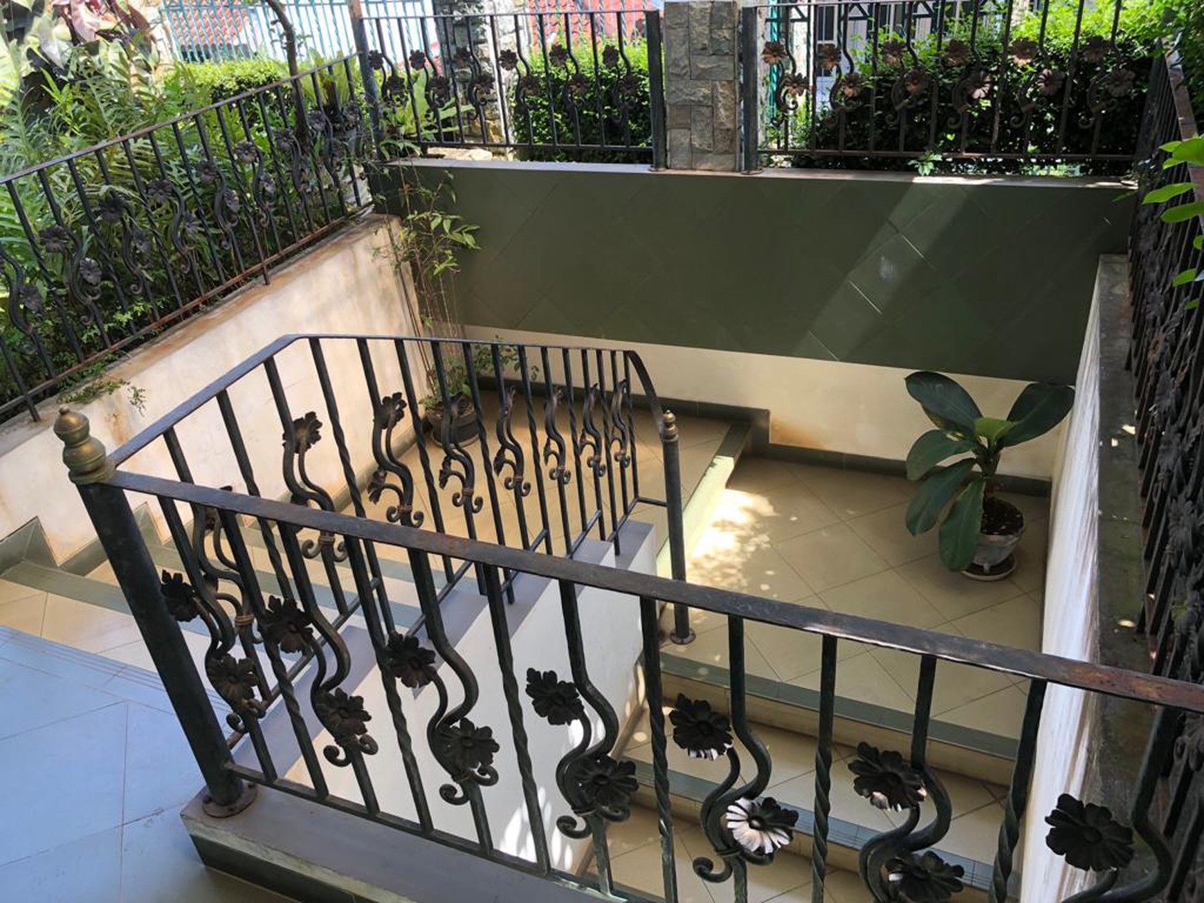 Rumah Bagus Di Jl Ligarsari, Awiligar, Cikutra Utara Bandung