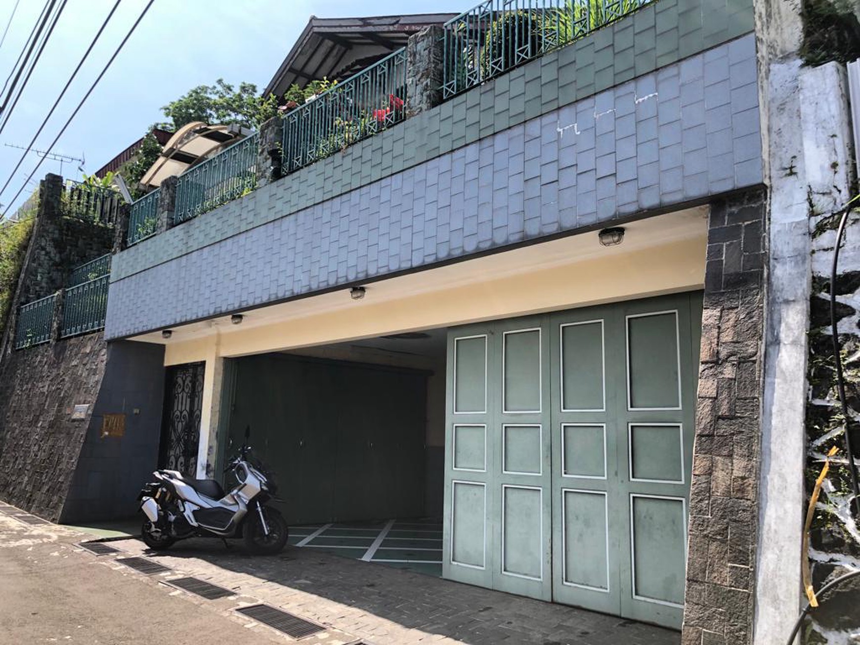 Rumah Bagus Di Jl Ligarsari, Awiligar, Cikutra Utara Bandung