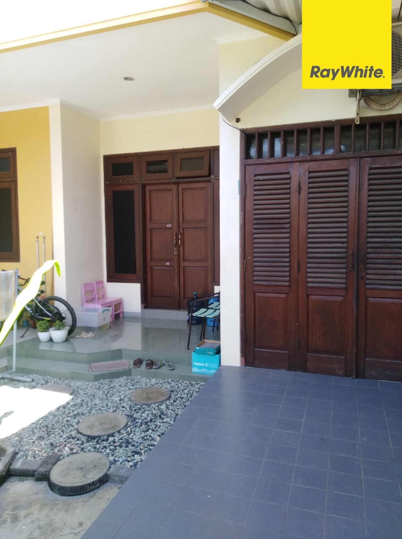 Dijual Rumah 2 lantai di Dukuh Kupang Surabaya