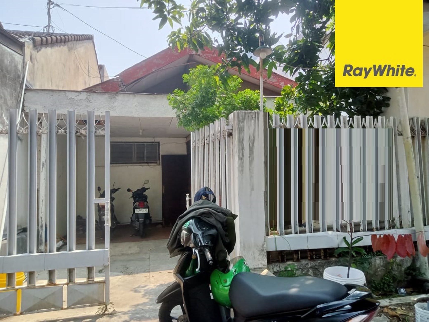 Dijual Rumah di Jalan Dukuh Kupang Surabaya