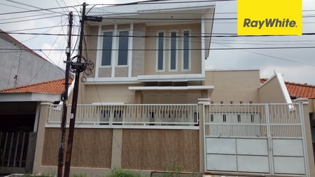 Dijual Rumah 2 lantai di Jalan Barata Jaya Surabaya