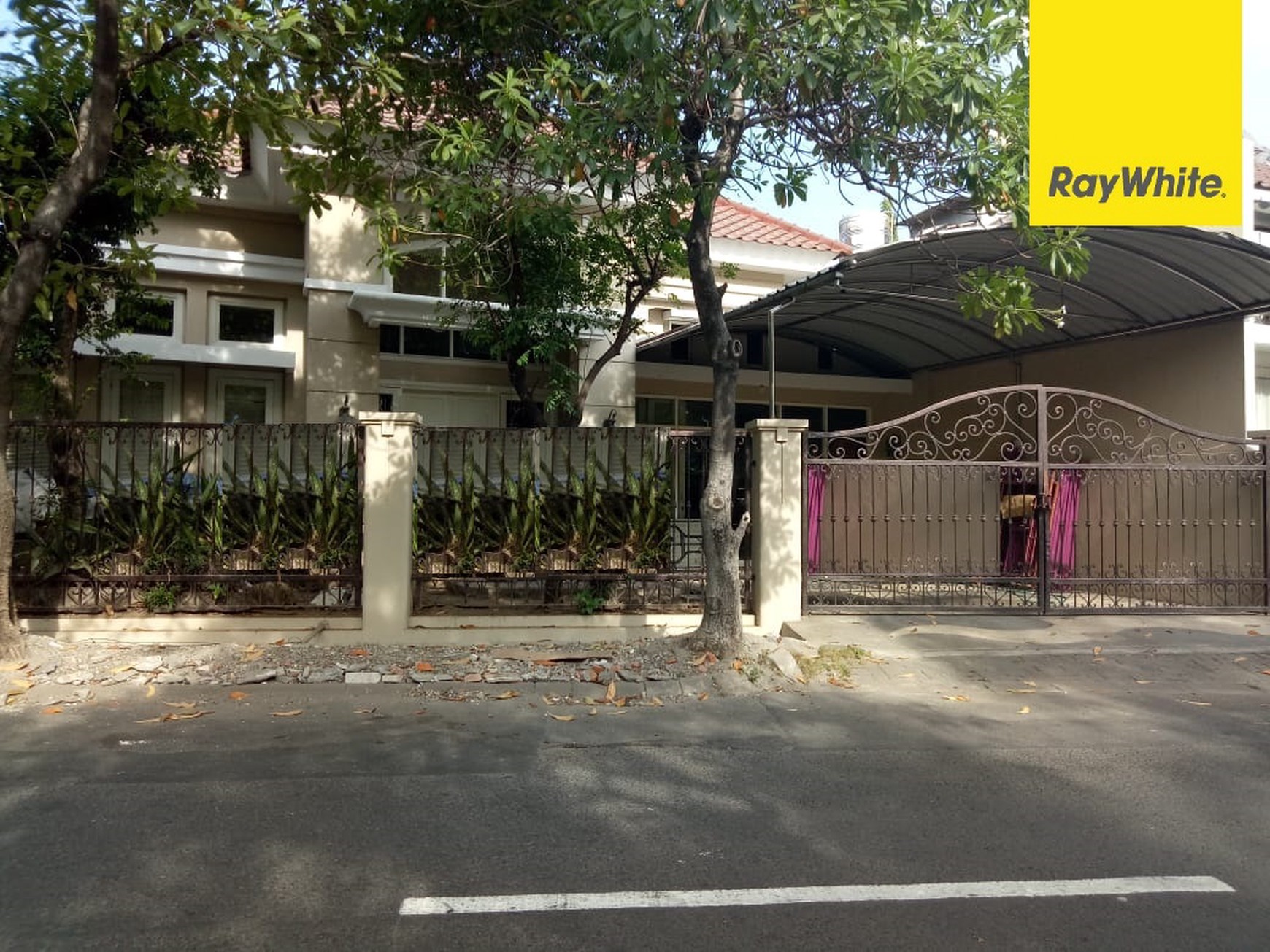 Dijual Rumah SHM di Central Park A Yani Residence Surabaya