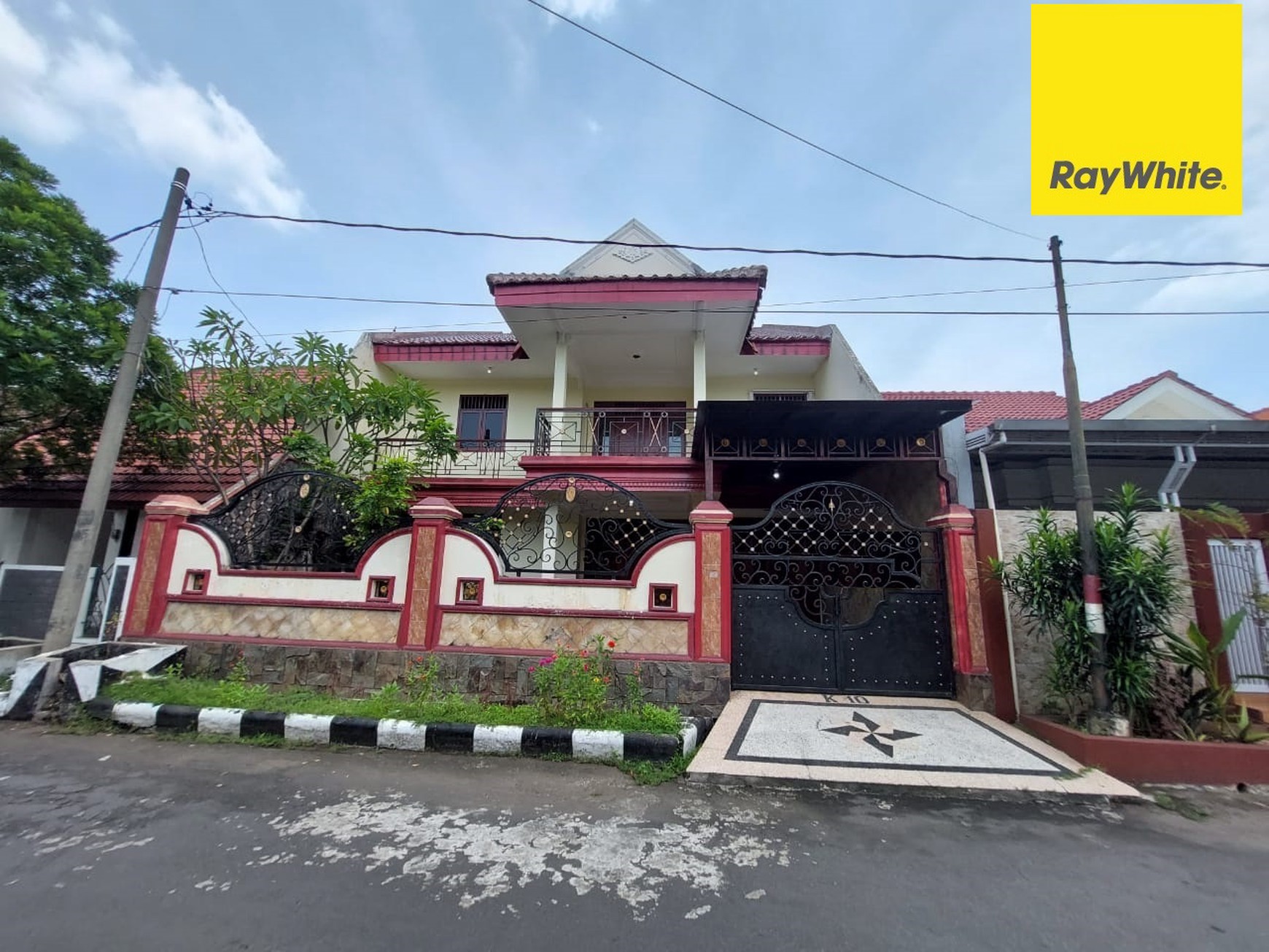 Dijual Rumah 2 lantai SHM di Pondok Mutiara Sidoarjo