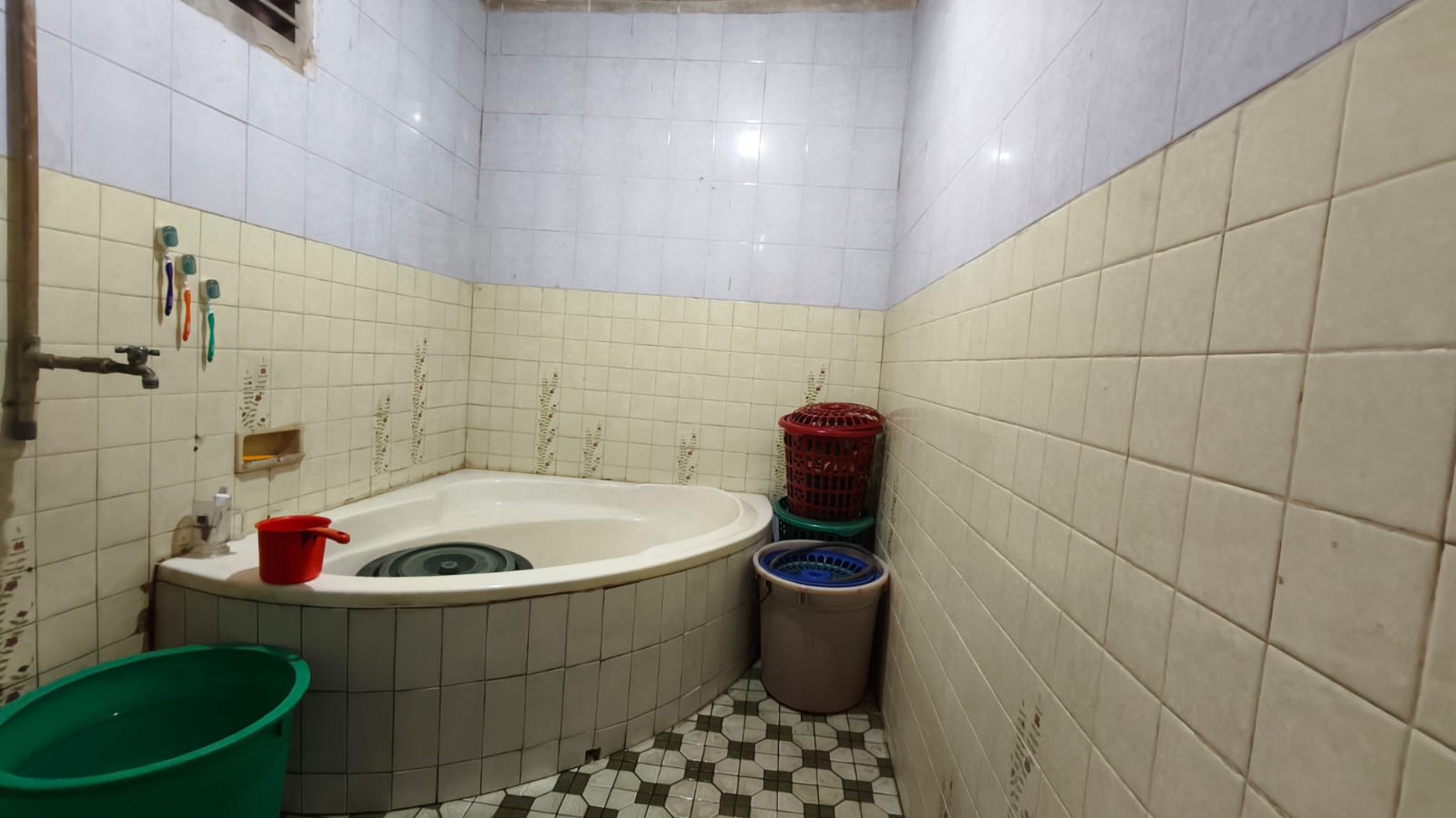 Rumah depan taman cocok untuk kost an di Bendungan Hilir JakPus