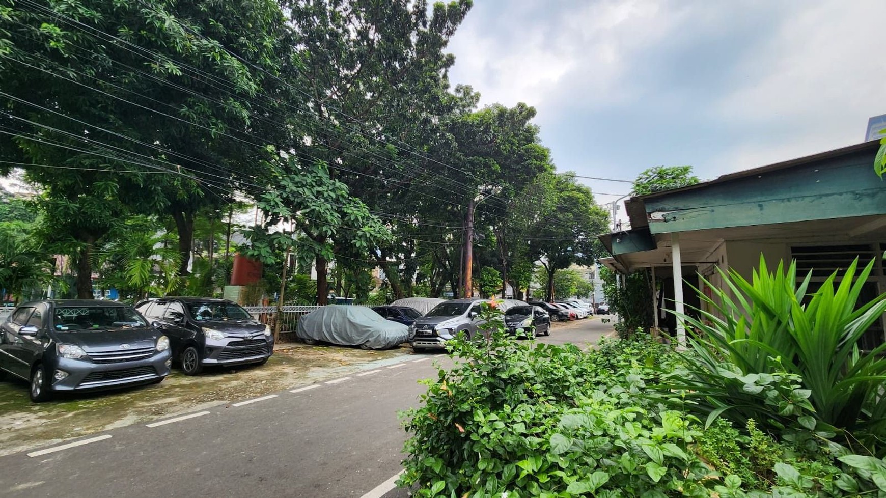 Rumah depan taman cocok untuk kost an di Bendungan Hilir JakPus