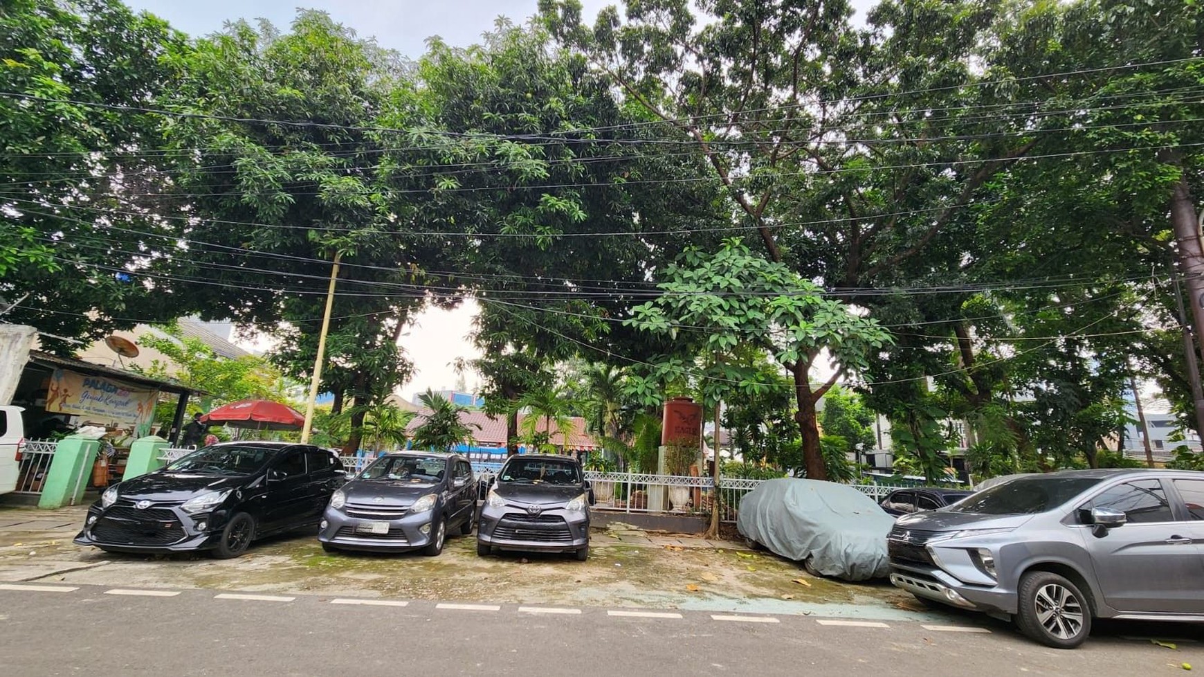 Rumah depan taman cocok untuk kost an di Bendungan Hilir JakPus